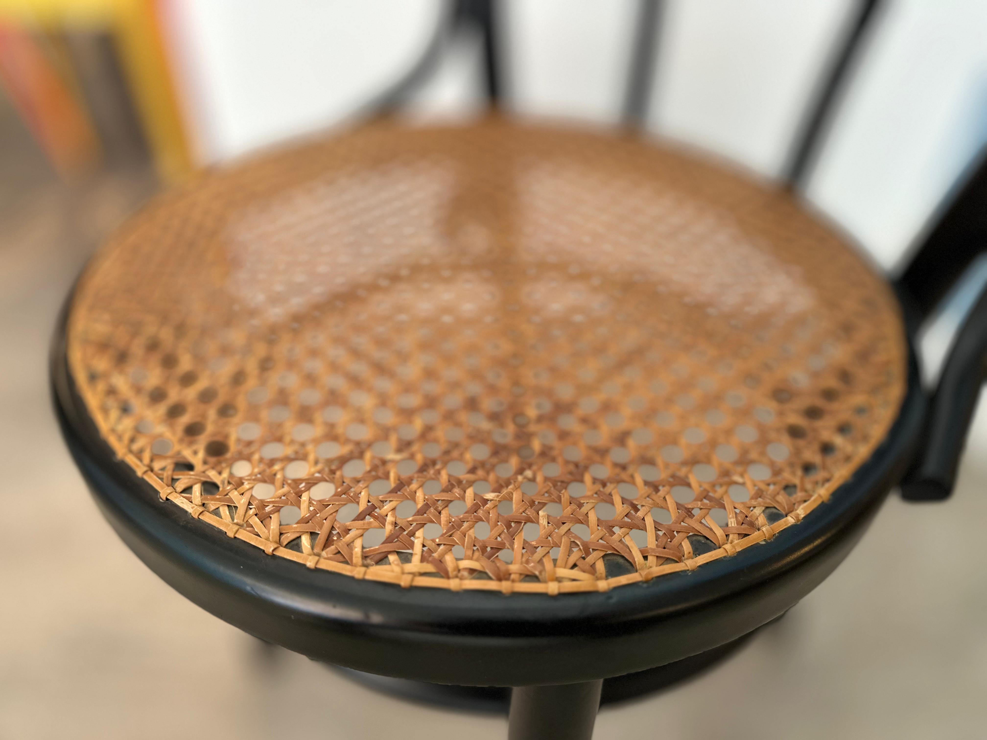 Impagliatura paglia di Vienna su sedia Thonet