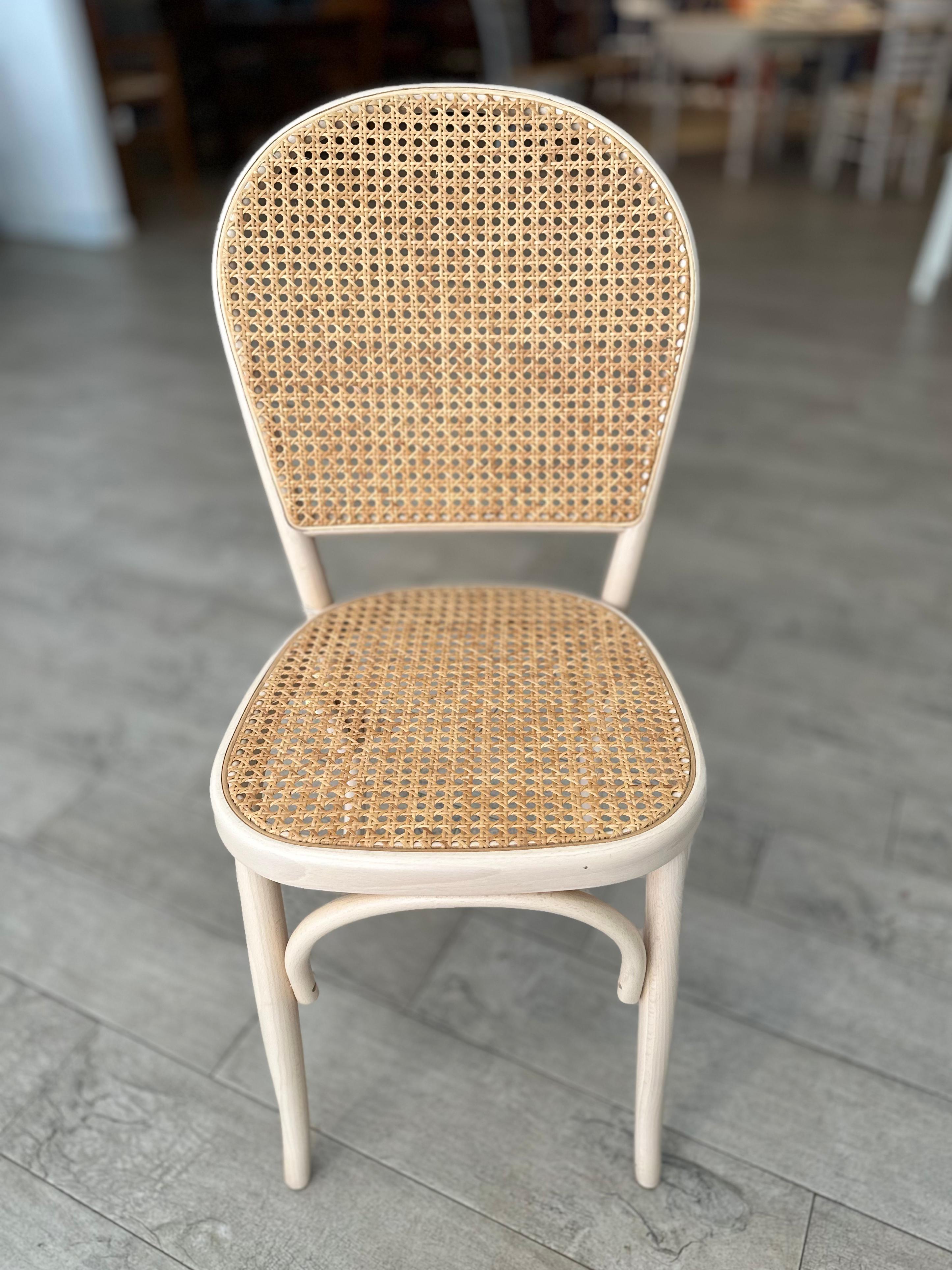 Sedia restaurata con paglia di Vienna